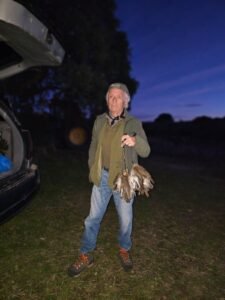 Cacciatore internazionale in una giornata di caccia al tordo con la Sierra del Oro