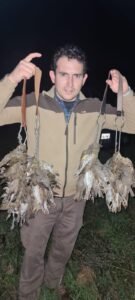 Cacciatore internazionale in una giornata di caccia al tordo con la Sierra del Oro