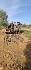 Gruppi di cacciatori dopo una giornata di caccia con Sierra del Oro.
